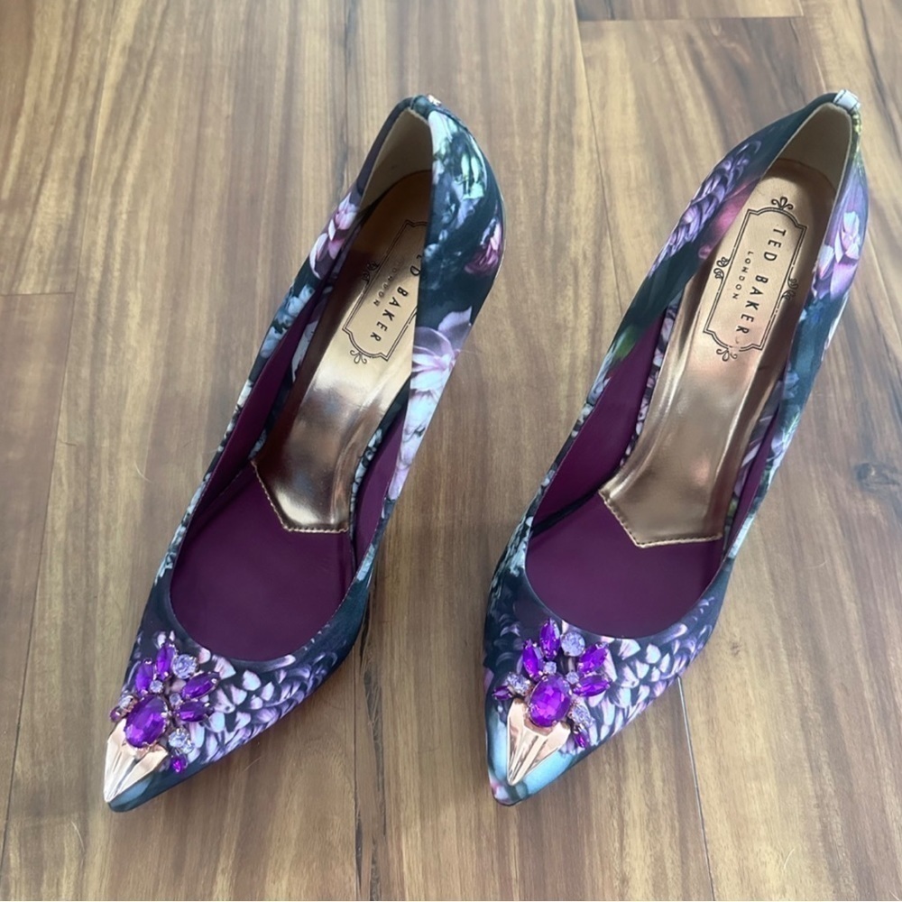 Ted Baker London floral embellished pointy toe heels size: 8.5